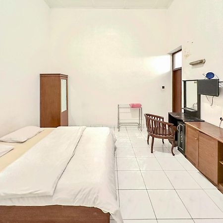 Hotel Dewi Sri Redpartner Yogyakarta Exterior photo