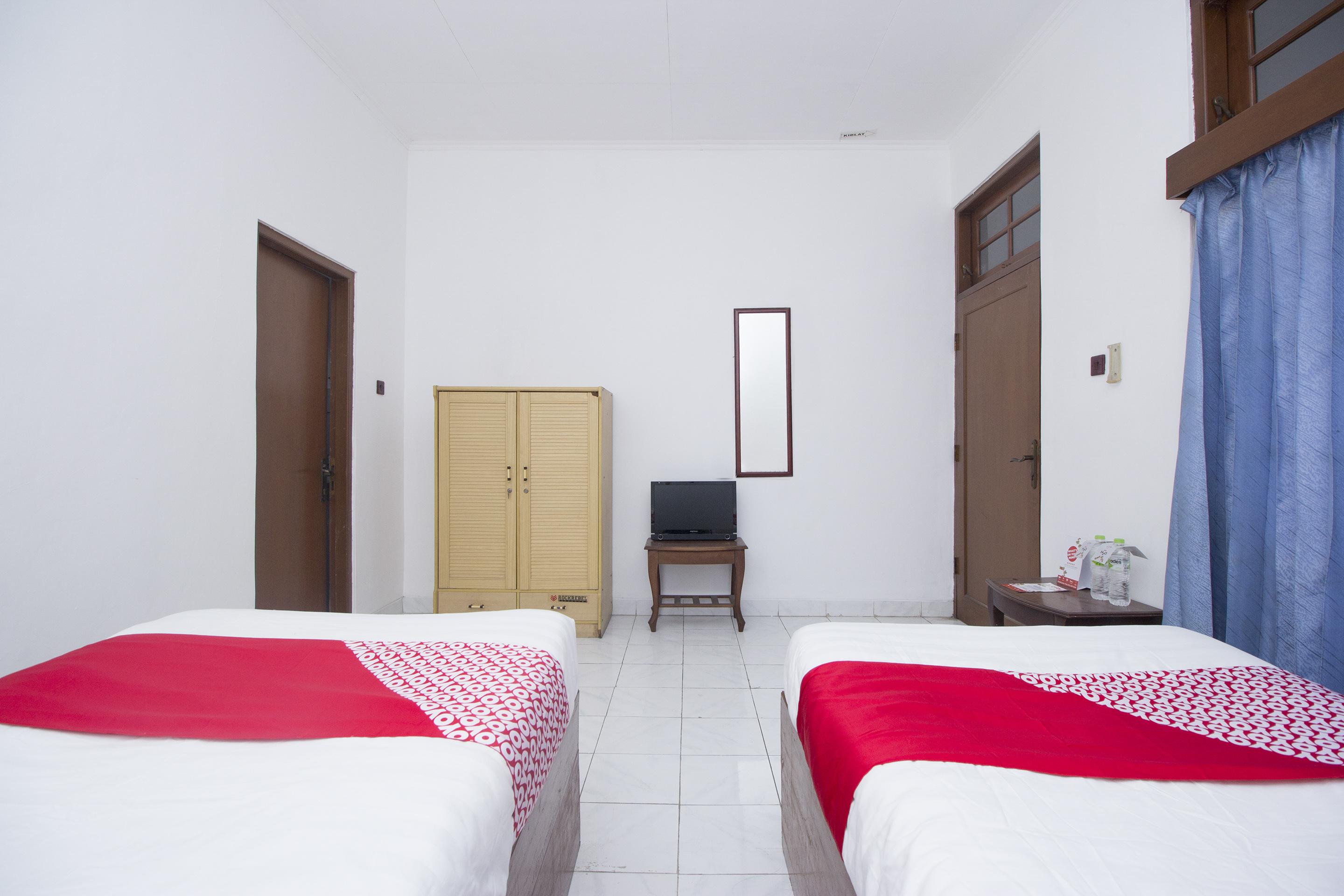 Hotel Dewi Sri Redpartner Yogyakarta Exterior photo