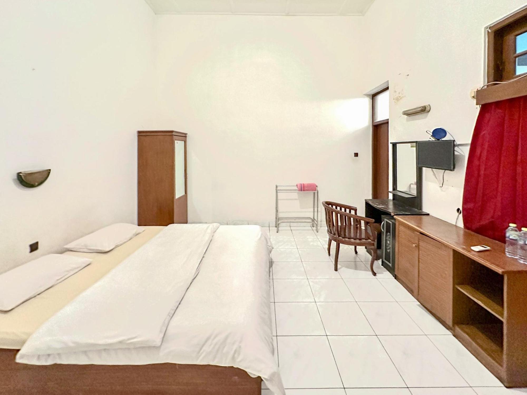 Hotel Dewi Sri Redpartner Yogyakarta Exterior photo