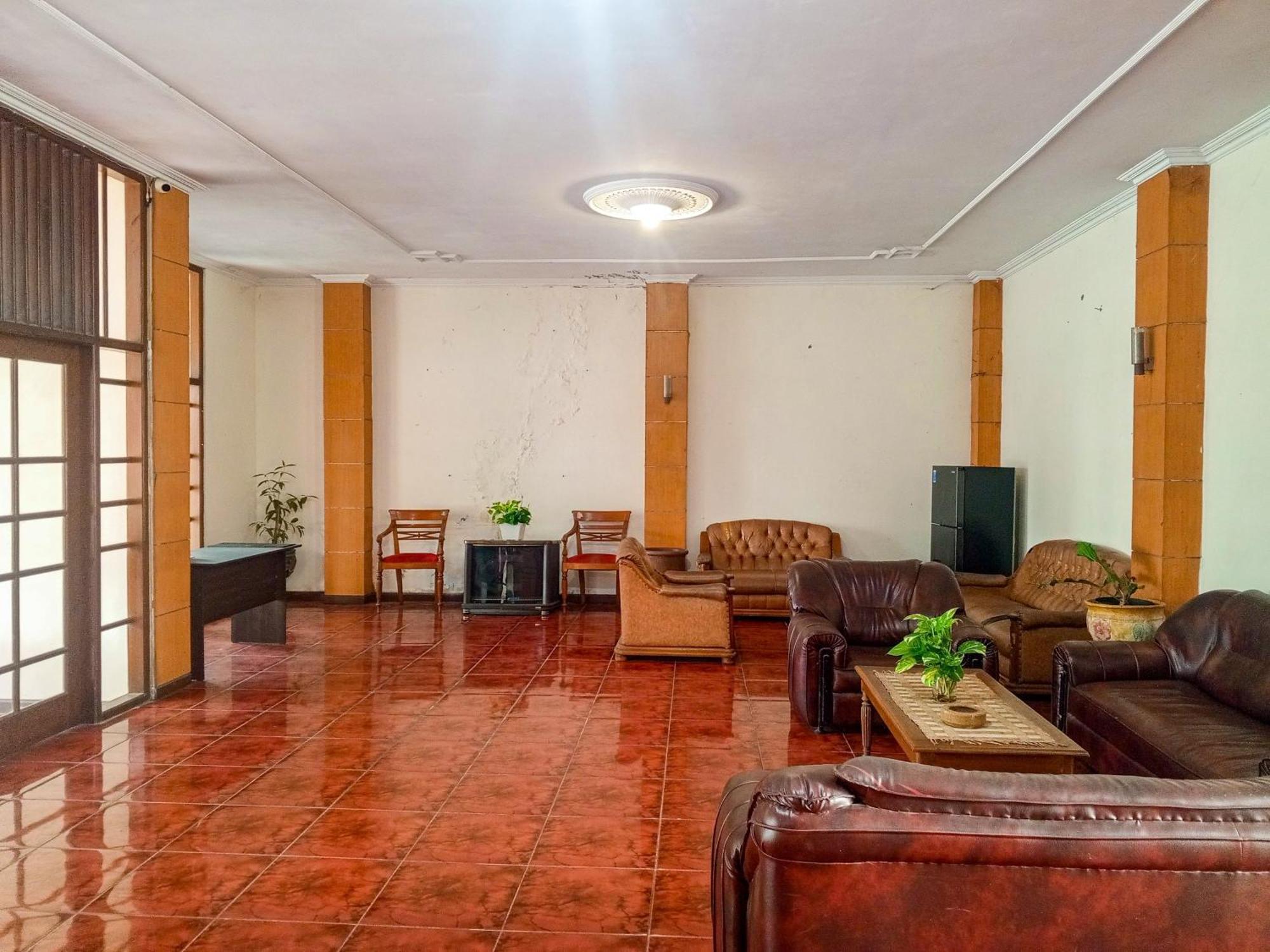 Hotel Dewi Sri Redpartner Yogyakarta Exterior photo