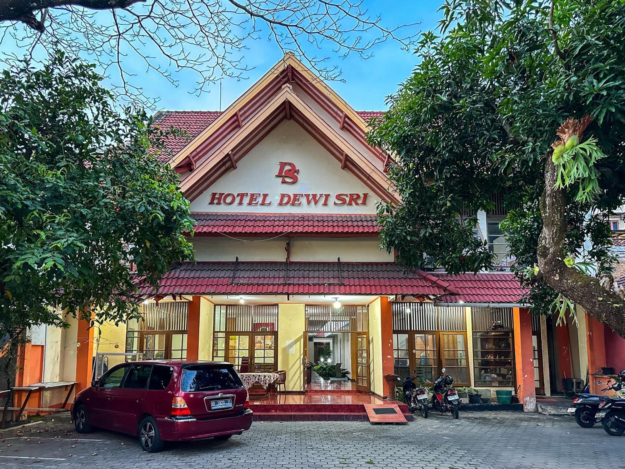 Hotel Dewi Sri Redpartner Yogyakarta Exterior photo