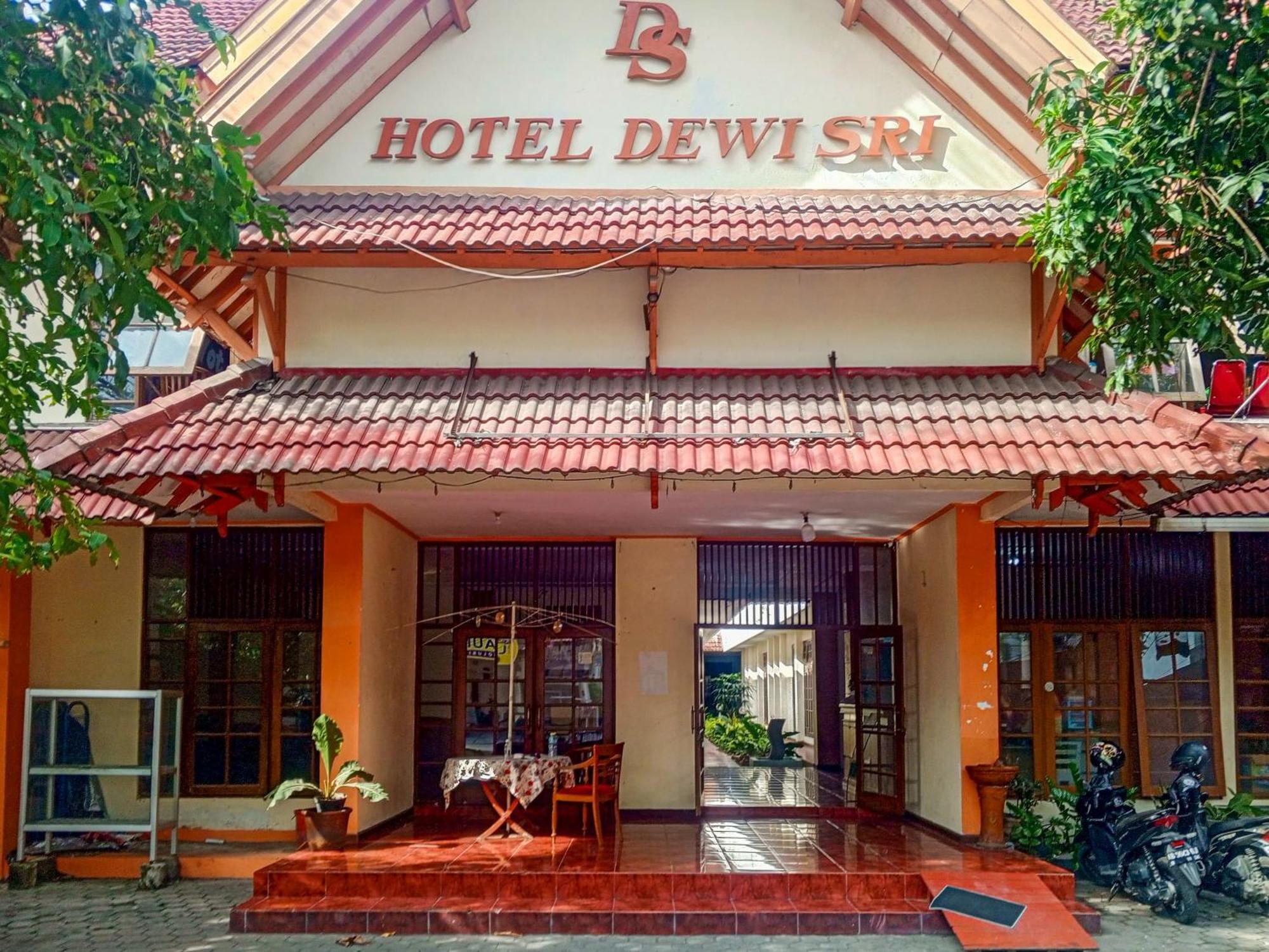 Hotel Dewi Sri Redpartner Yogyakarta Exterior photo