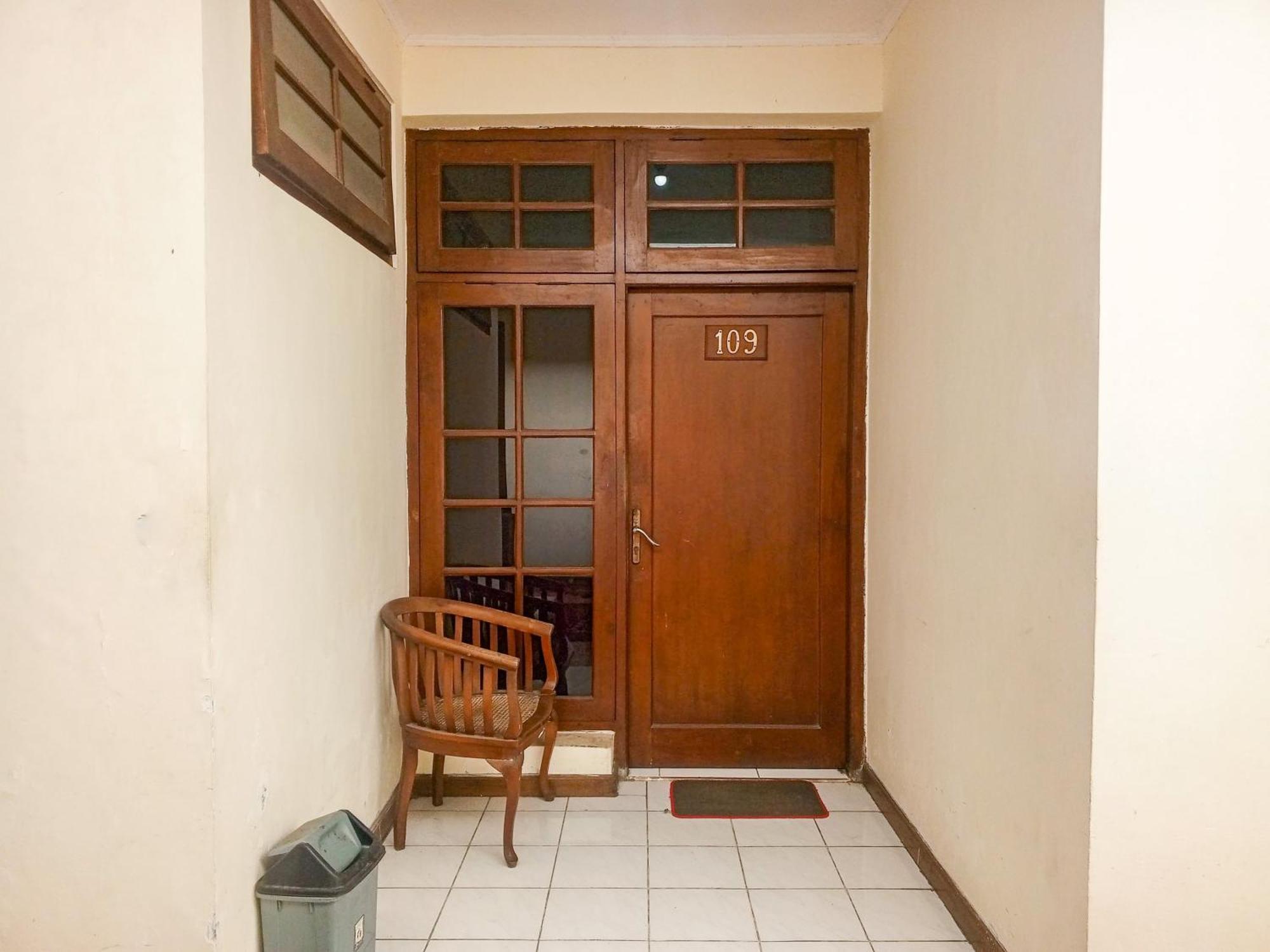 Hotel Dewi Sri Redpartner Yogyakarta Exterior photo