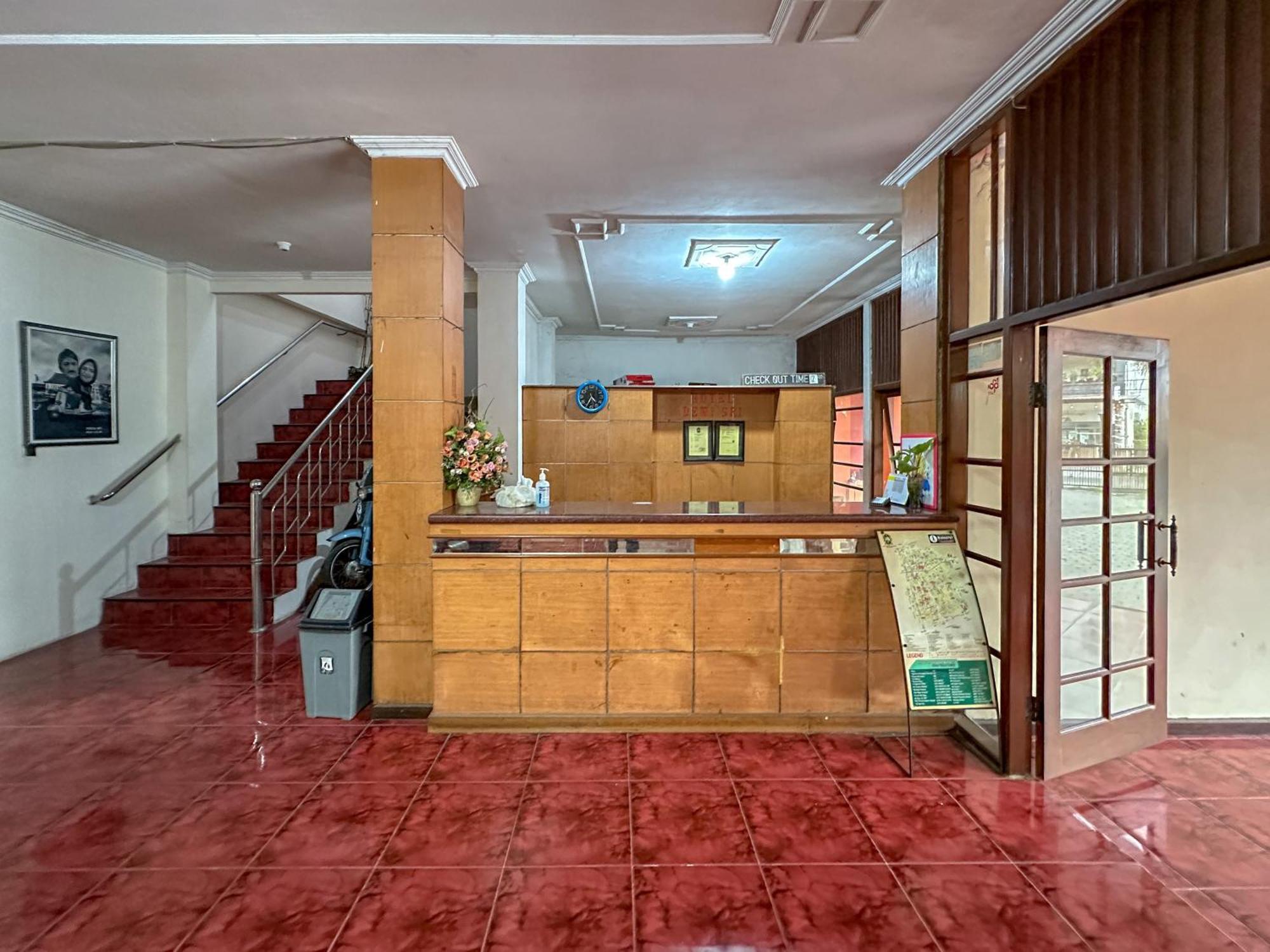 Hotel Dewi Sri Redpartner Yogyakarta Exterior photo